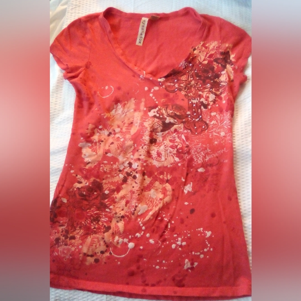 Eyeshadow Red Floral Short Sleeve Tee V-neck